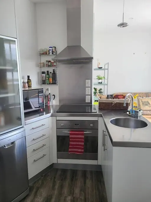 Sunny And Central Wellington Apartment